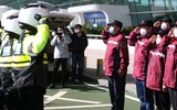 [Ảnh] Hoàn thành sứ mệnh lịch sử, đội ngũ bác sĩ chi viện bùi ngùi rời Vũ Hán