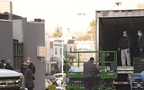 Hãi hùng cảnh hàng dài xe đông lạnh chờ chở thi thể từ các bệnh viện New York
