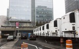 Hãi hùng cảnh hàng dài xe đông lạnh chờ chở thi thể từ các bệnh viện New York