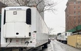 Hãi hùng cảnh hàng dài xe đông lạnh chờ chở thi thể từ các bệnh viện New York