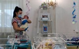 [Ảnh] Cả trăm trẻ em được đẻ thuê mắc kẹt tại Ukraine vì đại dịch Covid-19