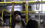 [Ảnh] Từ lễ hội carnival tới những ngôi mộ tập thể - Brazil thành 