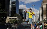 [Ảnh] Từ lễ hội carnival tới những ngôi mộ tập thể - Brazil thành 