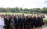 Lãnh đạo Đảng, Nhà nước đặt vòng hoa, vào lăng viếng Chủ tịch Hồ Chí Minh