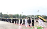 Lãnh đạo Đảng, Nhà nước đặt vòng hoa, vào lăng viếng Chủ tịch Hồ Chí Minh