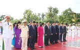 Lãnh đạo Đảng, Nhà nước đặt vòng hoa, vào lăng viếng Chủ tịch Hồ Chí Minh