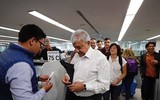 [Ảnh] Bỏ chuyên cơ riêng, Tổng thống Mexico vẫn đi máy bay thương mại thăm Mỹ giữa mùa dịch Covid-19