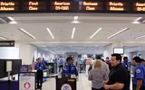 [Ảnh] Bỏ chuyên cơ riêng, Tổng thống Mexico vẫn đi máy bay thương mại thăm Mỹ giữa mùa dịch Covid-19