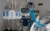 [Ảnh] Nỗi ám ảnh tại một bệnh viện, khi nước Mỹ có thêm 70.000 ca nhiễm Covid-19/ngày
