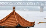 [Ảnh] Chưa hết đợt dịch Covid-19 thứ hai, Trung Quốc lại ứng phó với lũ lụt lịch sử