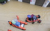 [Ảnh] Chưa hết đợt dịch Covid-19 thứ hai, Trung Quốc lại ứng phó với lũ lụt lịch sử