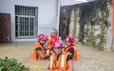 [Ảnh] Chưa hết đợt dịch Covid-19 thứ hai, Trung Quốc lại ứng phó với lũ lụt lịch sử