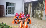 [Ảnh] Chưa hết đợt dịch Covid-19 thứ hai, Trung Quốc lại ứng phó với lũ lụt lịch sử