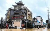 [Ảnh] Chưa hết đợt dịch Covid-19 thứ hai, Trung Quốc lại ứng phó với lũ lụt lịch sử