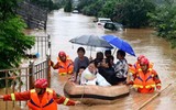 [Ảnh] Chưa hết đợt dịch Covid-19 thứ hai, Trung Quốc lại ứng phó với lũ lụt lịch sử