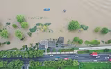 [Ảnh] Chưa hết đợt dịch Covid-19 thứ hai, Trung Quốc lại ứng phó với lũ lụt lịch sử
