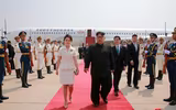[ẢNH] Vợ ông Kim Jong-un thậm chí còn đẹp hơn lần đầu thăm Trung Quốc, dù vẻ mặt đượm buồn