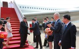 [ẢNH] Vợ ông Kim Jong-un thậm chí còn đẹp hơn lần đầu thăm Trung Quốc, dù vẻ mặt đượm buồn