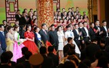 [ẢNH] Vợ ông Kim Jong-un thậm chí còn đẹp hơn lần đầu thăm Trung Quốc, dù vẻ mặt đượm buồn