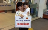 Báo ANTĐ và Evashoes trực tiếp nộp tiền viện phí cho em bé mổ tim bẩm sinh