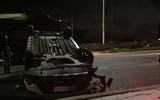 Hà Nội: Xe ô tô con lật ngửa giữa đường, 3 người thoát chết