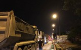 Người người- nhà nhà kéo nhau về quê, đi chơi lễ, khiến đường xá tắc kẹt