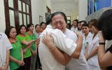 Lần đầu tiên trong ngành Y Việt Nam, lãnh đạo nghỉ hưu cả viện khóc