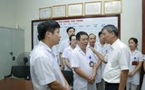 Lần đầu tiên trong ngành Y Việt Nam, lãnh đạo nghỉ hưu cả viện khóc