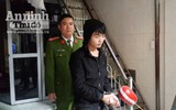 Cận cảnh đạo chích trèo tường, chui song sắt, đột nhập nhà dân 