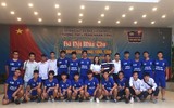 [ẢNH] Thầy và trò các trường phấn khởi nhận áo đấu trước ngày ra quân