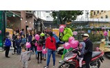 Người dân Hà Nội xếp hàng mua đồ chơi vào dịp Giáng sinh
