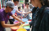 Khu tập thể cũ Hà Nội bất ngờ 'biến thành' làng trồng húng Láng nức tiếng một thời