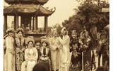 Ngắm bộ ảnh kỷ yếu siêu chất của học sinh lớp 12 hóa thân thành 