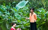 [ẢNH] Tìm lại vẻ đẹp xưa cũ bên những bức hình thiếu nữ và sen