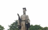 [Ảnh] Người dân Hà Nội chen chân chụp ảnh bên hoa anh đào Nhật Bản