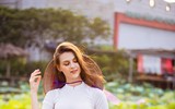 [Ảnh] Dân mạng mê mẩn với bộ ảnh của cô gái Tây chụp bên đầm sen