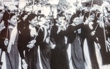 [ẢNH} Không khí của Hà Nội những ngày cờ hoa cách đây 65 năm