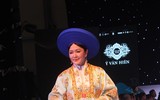 [Ảnh] NSND Thu Hà, NSƯT Chiều Xuân: Vẻ đẹp không tuổi trên sàn diễn cổ phục triều Nguyễn