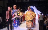 [Ảnh] NSND Thu Hà, NSƯT Chiều Xuân: Vẻ đẹp không tuổi trên sàn diễn cổ phục triều Nguyễn