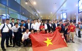 Cầu thủ U20 Việt Nam tươi rói trở về trong vòng tay người hâm mộ