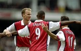Cảnh báo cho Lacazette: 20 năm qua, áo số 9 ở Arsenal như bị ma ám!