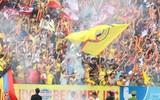 Chùm ảnh: Nam Định lên V-League, sân Thiên Trường mở hội bằng pháo sáng