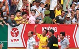 Chùm ảnh: Nam Định lên V-League, sân Thiên Trường mở hội bằng pháo sáng