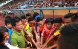 Chùm ảnh: Nam Định lên V-League, sân Thiên Trường mở hội bằng pháo sáng
