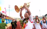 Chùm ảnh: Nam Định lên V-League, sân Thiên Trường mở hội bằng pháo sáng