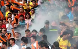 Chùm ảnh: Nam Định lên V-League, sân Thiên Trường mở hội bằng pháo sáng