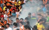 Chùm ảnh: Nam Định lên V-League, sân Thiên Trường mở hội bằng pháo sáng