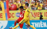 Chùm ảnh: Nam Định lên V-League, sân Thiên Trường mở hội bằng pháo sáng