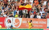 Chùm ảnh: Nam Định lên V-League, sân Thiên Trường mở hội bằng pháo sáng