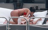 [Ảnh] Ronaldo và bồ xinh phơi mình hưởng gió biển trên du thuyền siêu sang